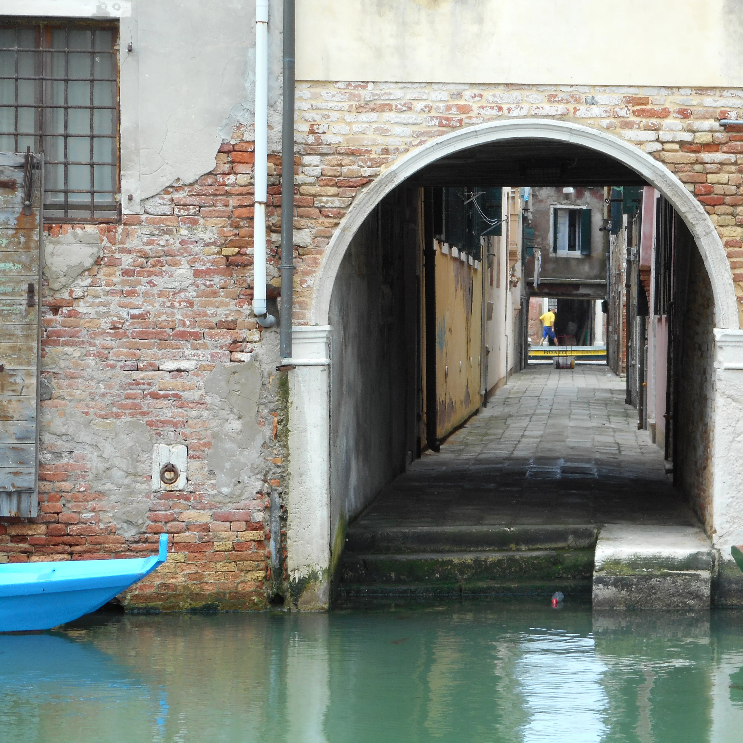 arch_boat.jpg
