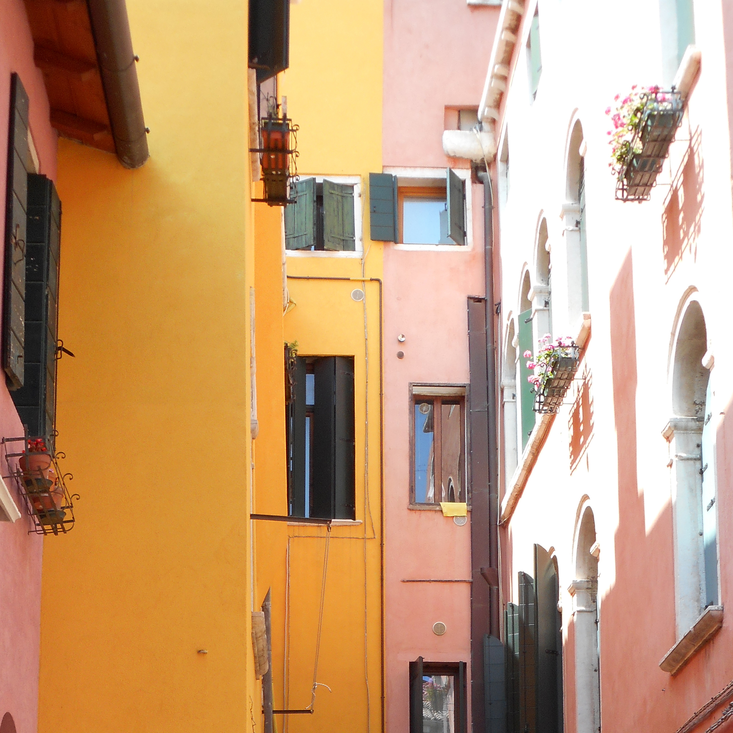 building_yellow.jpg