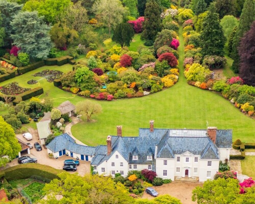 Need a last minute Mother's Day present? We have the solution!
 
Give your treasured Mum a very special day out and something to really look forward to this spring.  On Sunday 26th May, Stody Lodge Gardens will host an 'Antiques Roadshow' style event