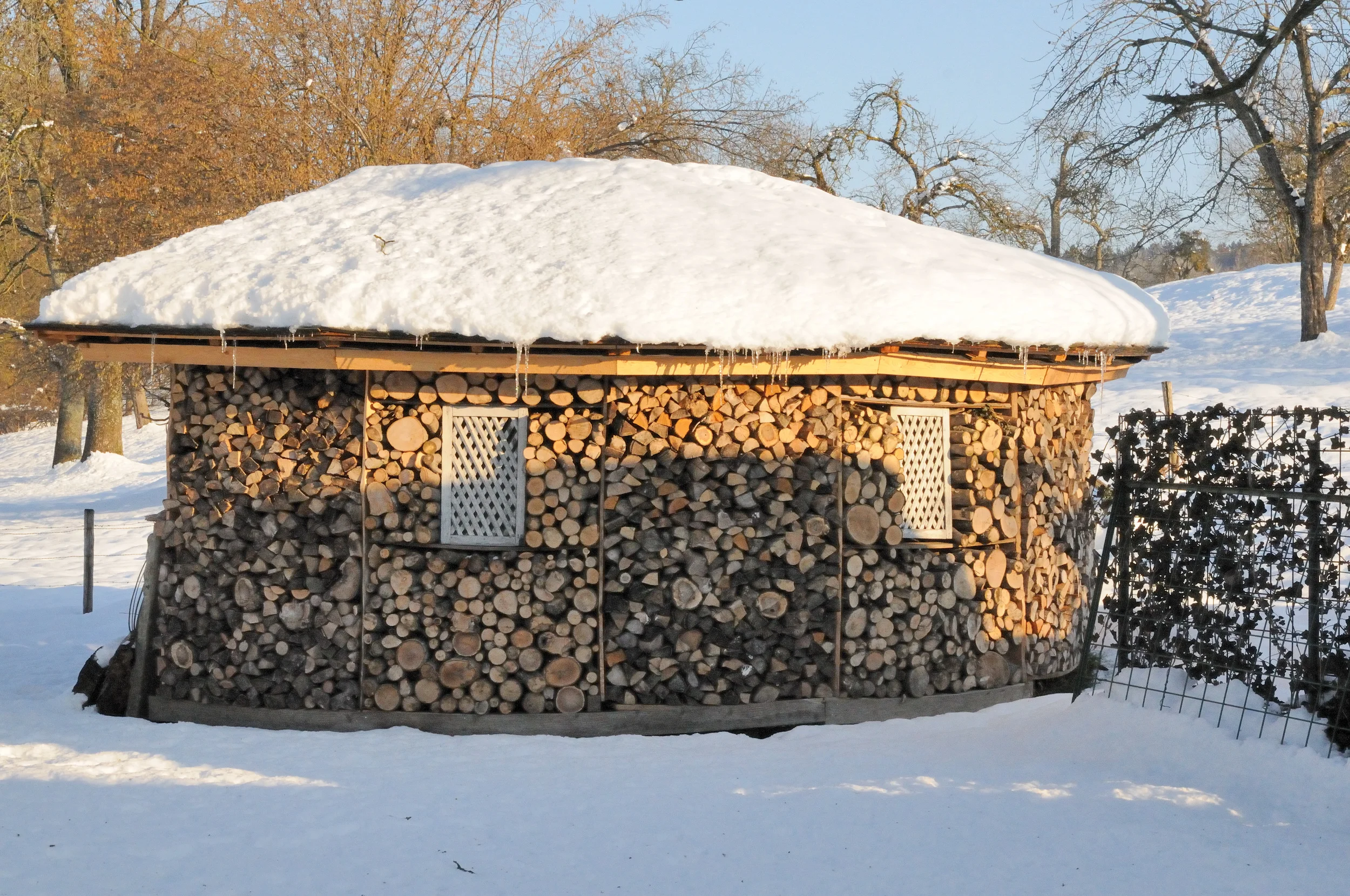 Winteridylle am Holzpavillon