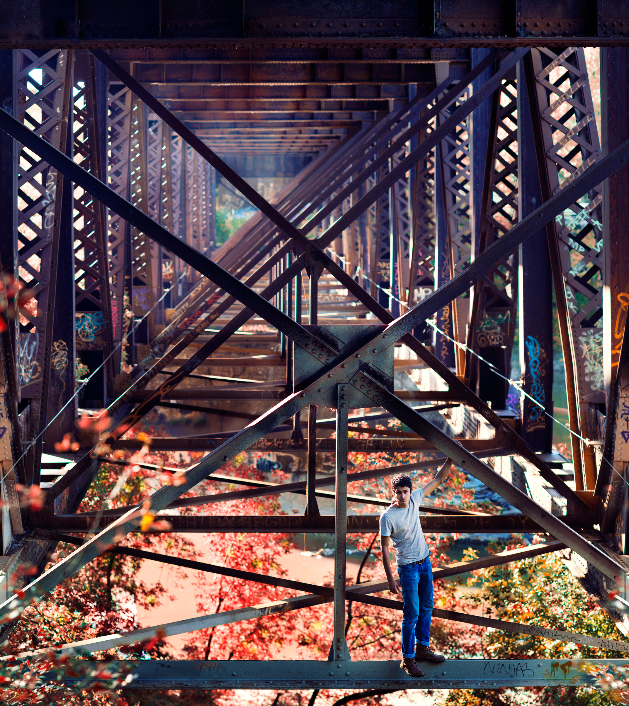 Leon-under-Bridge3.jpg