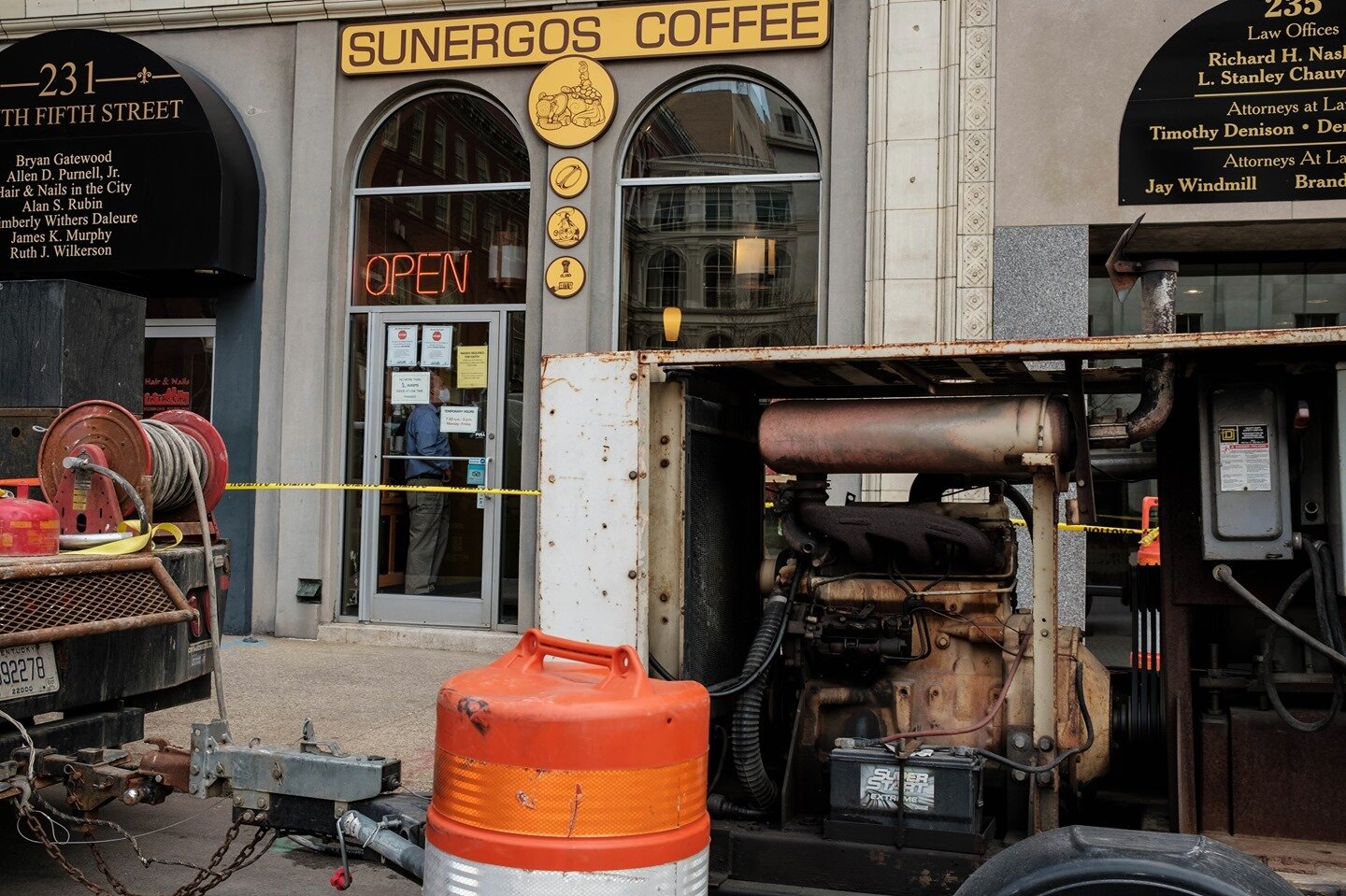 Still open 🕺🏽 ⠀
⠀
&middot;⠀
&middot;⠀
&middot;⠀
#louisville #louisvillecoffee #sunergos #sunergoscoffee #machinery #work #people #hospitality