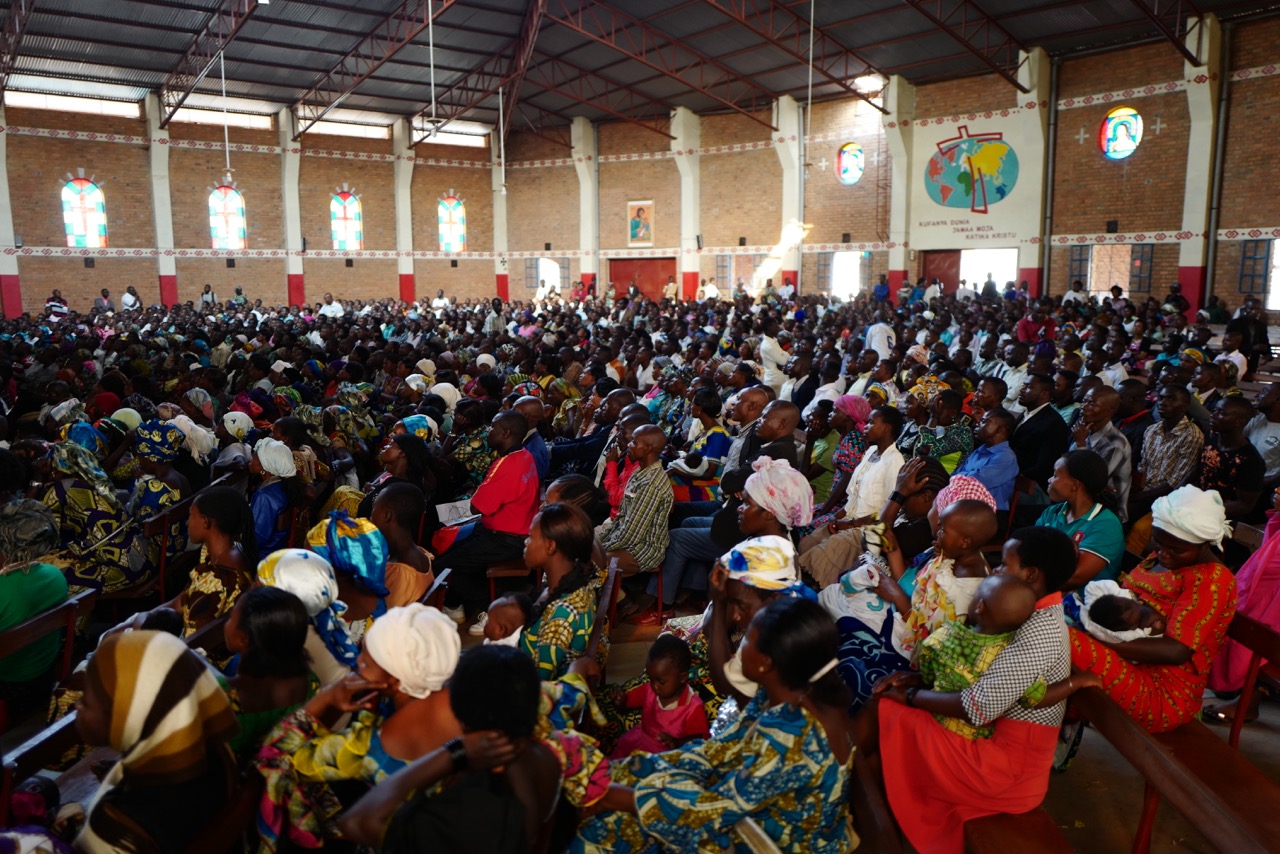 „Packed screenings, followed by long and emotional discussions: Previews of„The Congo Tribunal“ in the DRC (@2017 The Congo Tribunal / Arne Birkenstock)