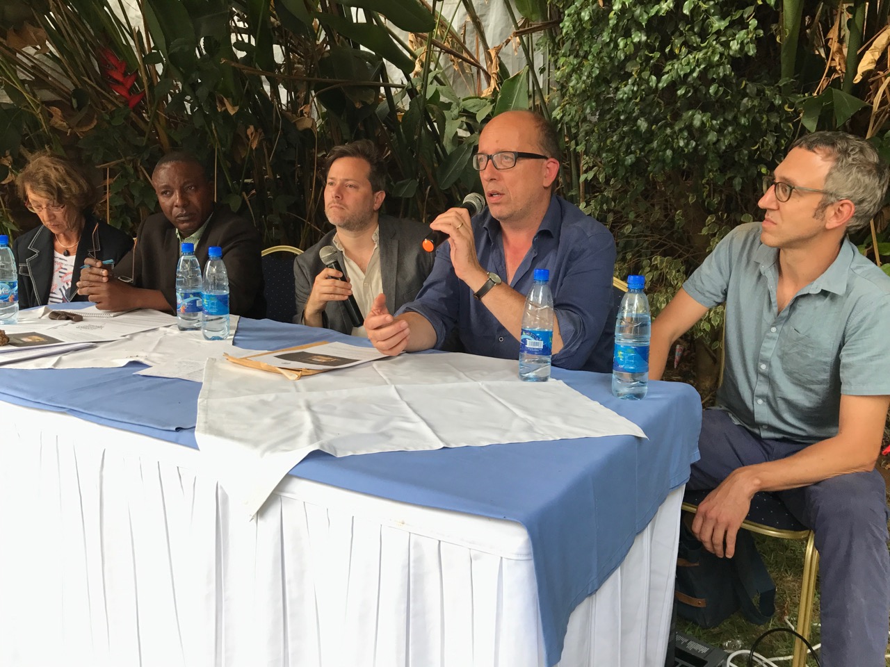 Belgian journalist Colette Braeckman, lawyer Maitre Bisimwa, director Milo Rau and the producers Arne Birkenstock and Olivier Zobrist during a press conference in Bukavu. (@2017 The Congo Tribunal / Patricia Corniciuc)