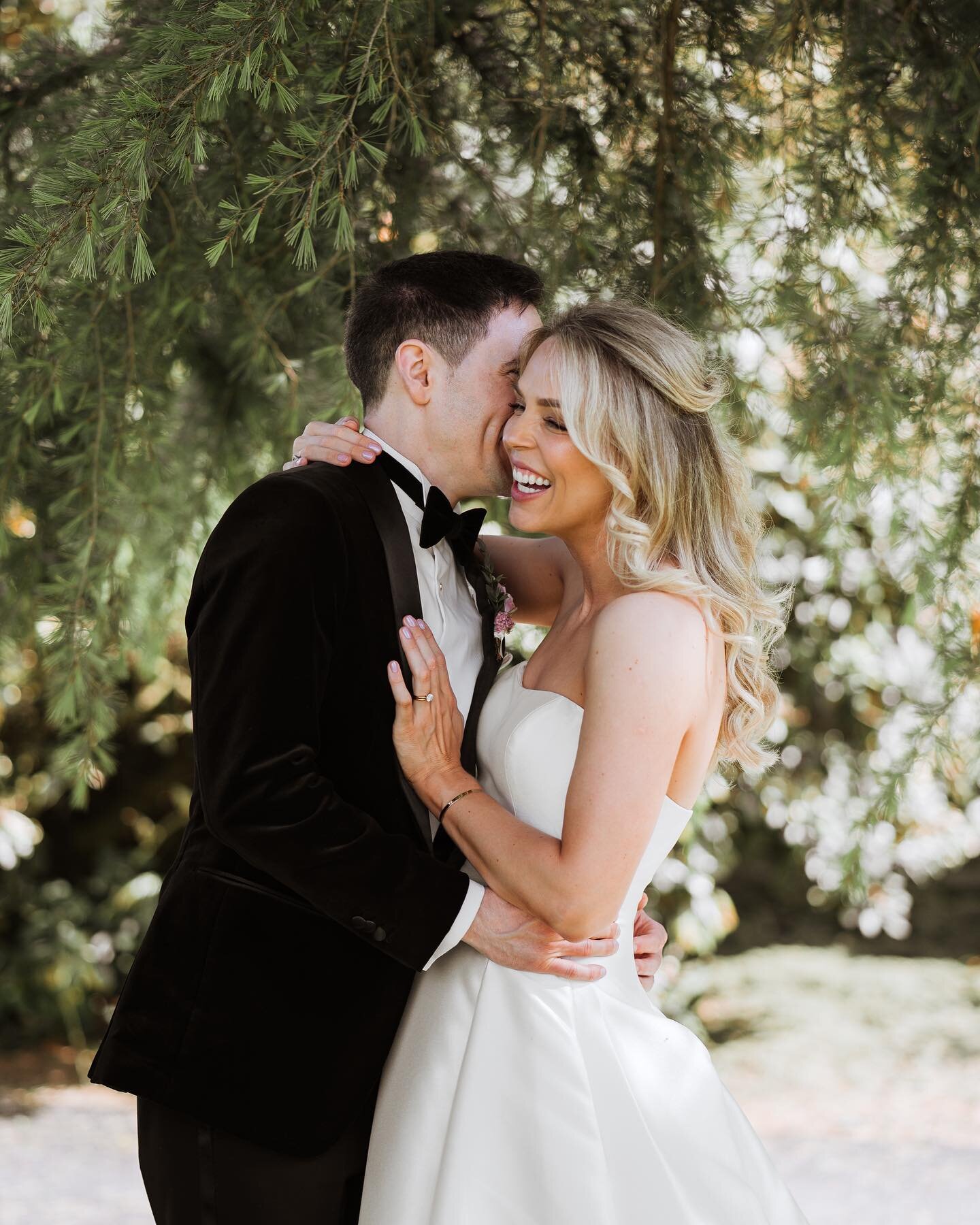 Chantal &amp; Patrick celebrated their wedding day along with all their nearest and dearest at the beautiful Tankardstown House. This was such a celebration from start to finish! How beautiful was Chantal's choice of bridesmaid dresses from 
@ratandb