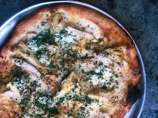Happiness is...not having to set an alarm for the next day. T G I F 💃🤠😍😎🎉
.
.
.
.
#eatwell #drinkwell #youdoyouboo #fancybutnot #visitbentonville #bareaders #f52grams #foodandwine