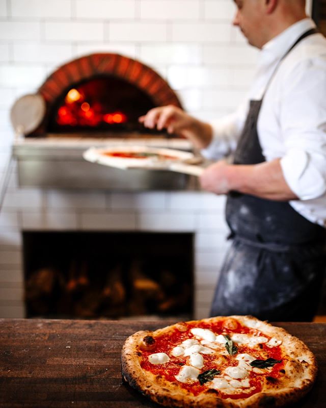 From fall to winter in 24 hours ✨
⠀⠀⠀⠀⠀⠀⠀⠀⠀
Don’t worry we’ve got jus the thing to warm ya up 😊
⠀⠀⠀⠀⠀⠀⠀⠀⠀
#eatwell #drinkwell #youdoyouboo #fancybutnot #woodfiredmagic #bentonvillear #visitbentonville #goopmake #bareaders #feedfeed #foodandwine #pizzeria