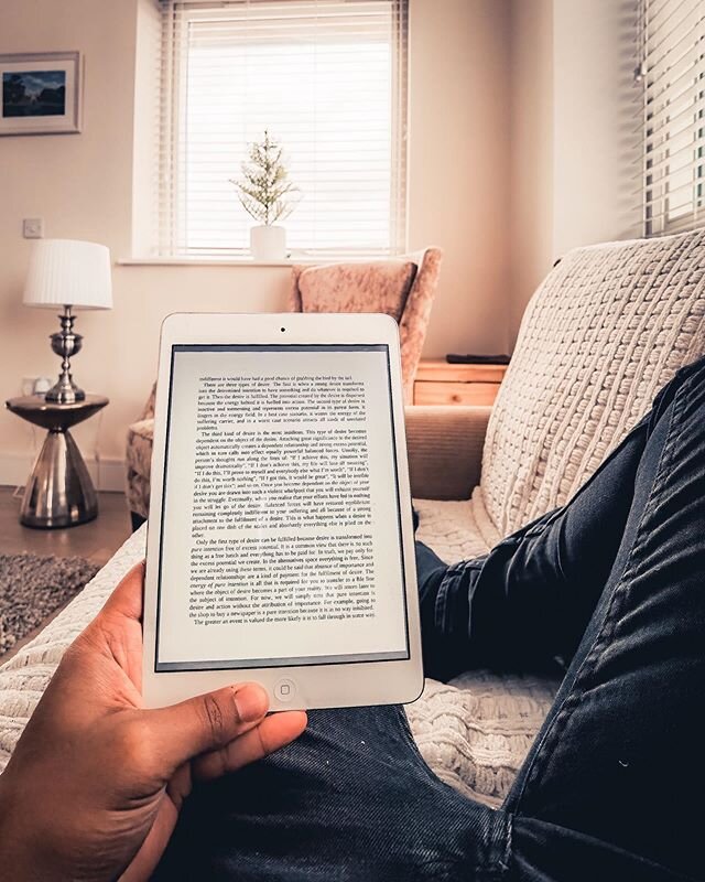 Sunday chill! 🤓📚 Back to reading again. 
What are you reading lately⁉️ I recently finished &quot;the traveler's gift&quot; from Andy Andrews that teaches seven fundamental strategies for creating a successful life. 
The way the story is narrated is