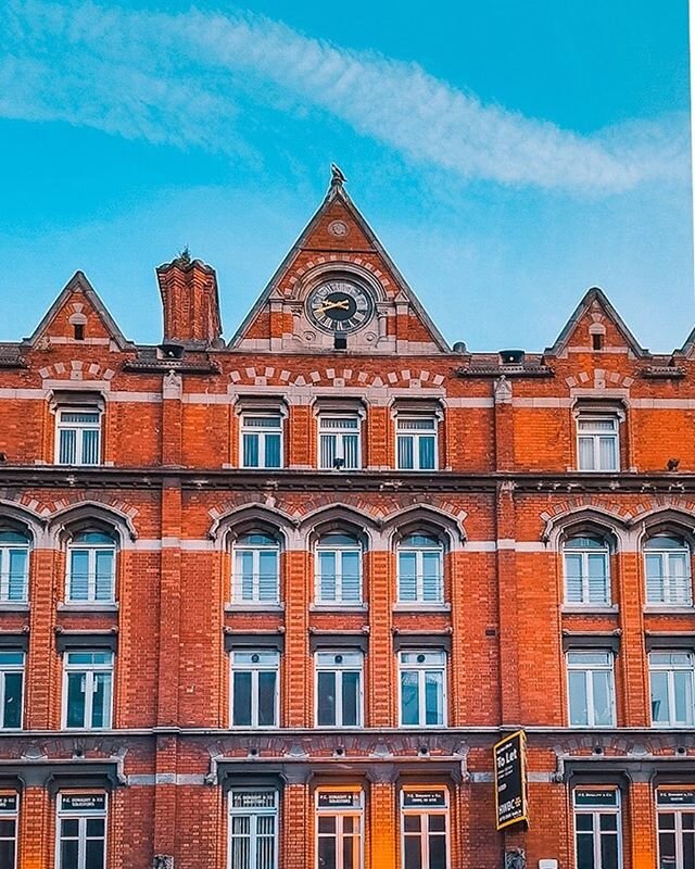 Do you know where this building is located in Dublin?⁉️🤔
⠀⠀
Check my story to see the photo in full size. 👉@themillennialnomad ⠀⠀
⚠️ I have been working for the past couple of weeks on a new project : ⠀⠀
👉I'm planning to sell posters of my photos 