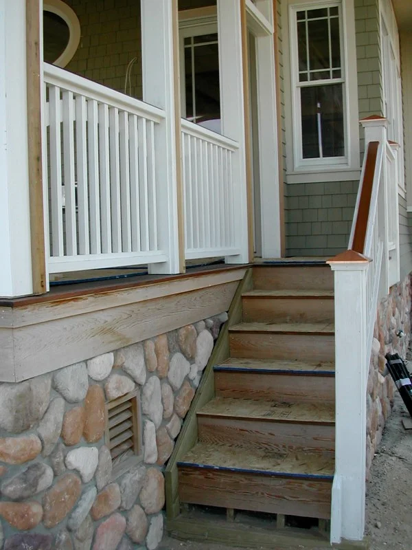 vreelands%20steps%20going%20to%20porch.jpg