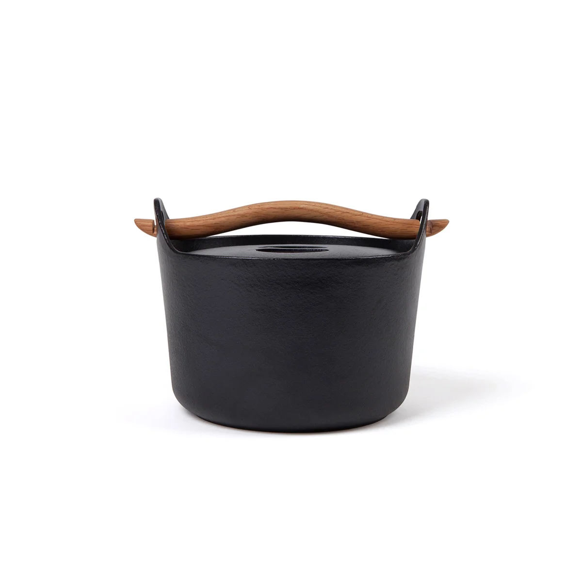magasin-des-objets-usuels-cast-iron-casserole-iittala-sarpaneva-closed.jpg