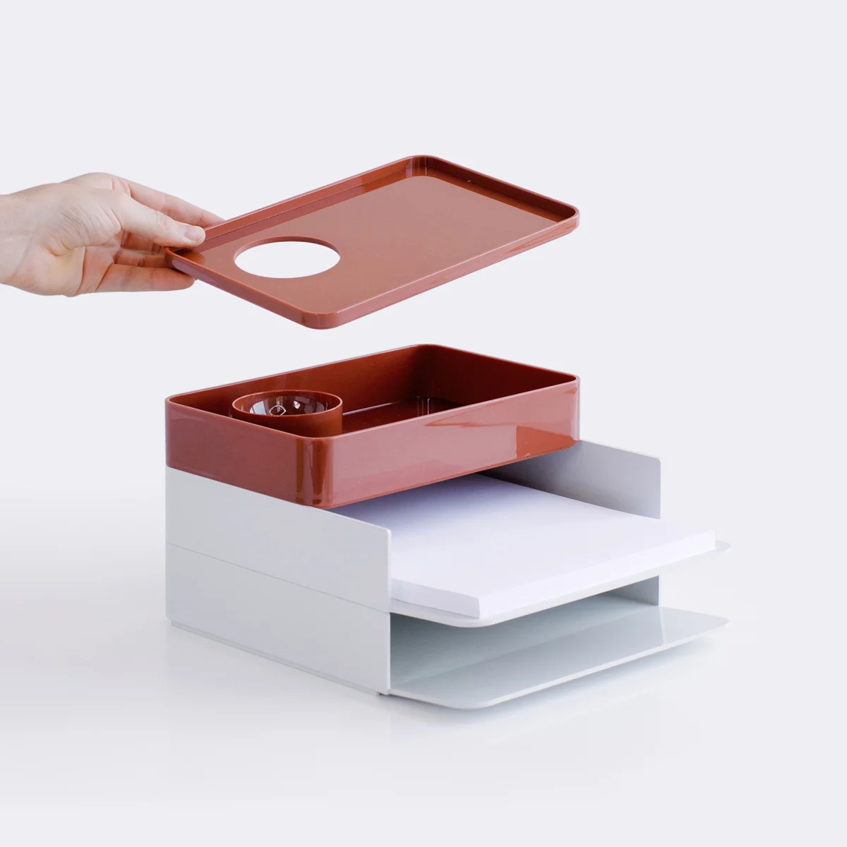 magasin-des-objets-usuels-small-box-herman-miller-industrial-facility-formwork-paper-tray-white-small-box-red.jpg