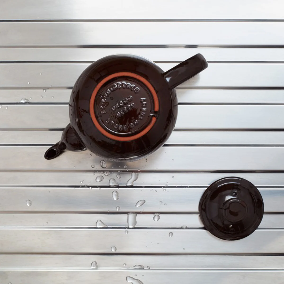 magasin-des-objets-usuels-teapot-cauldon-ceramics-ian-mcintyre-re-engineered-brown-betty-bottom.jpg