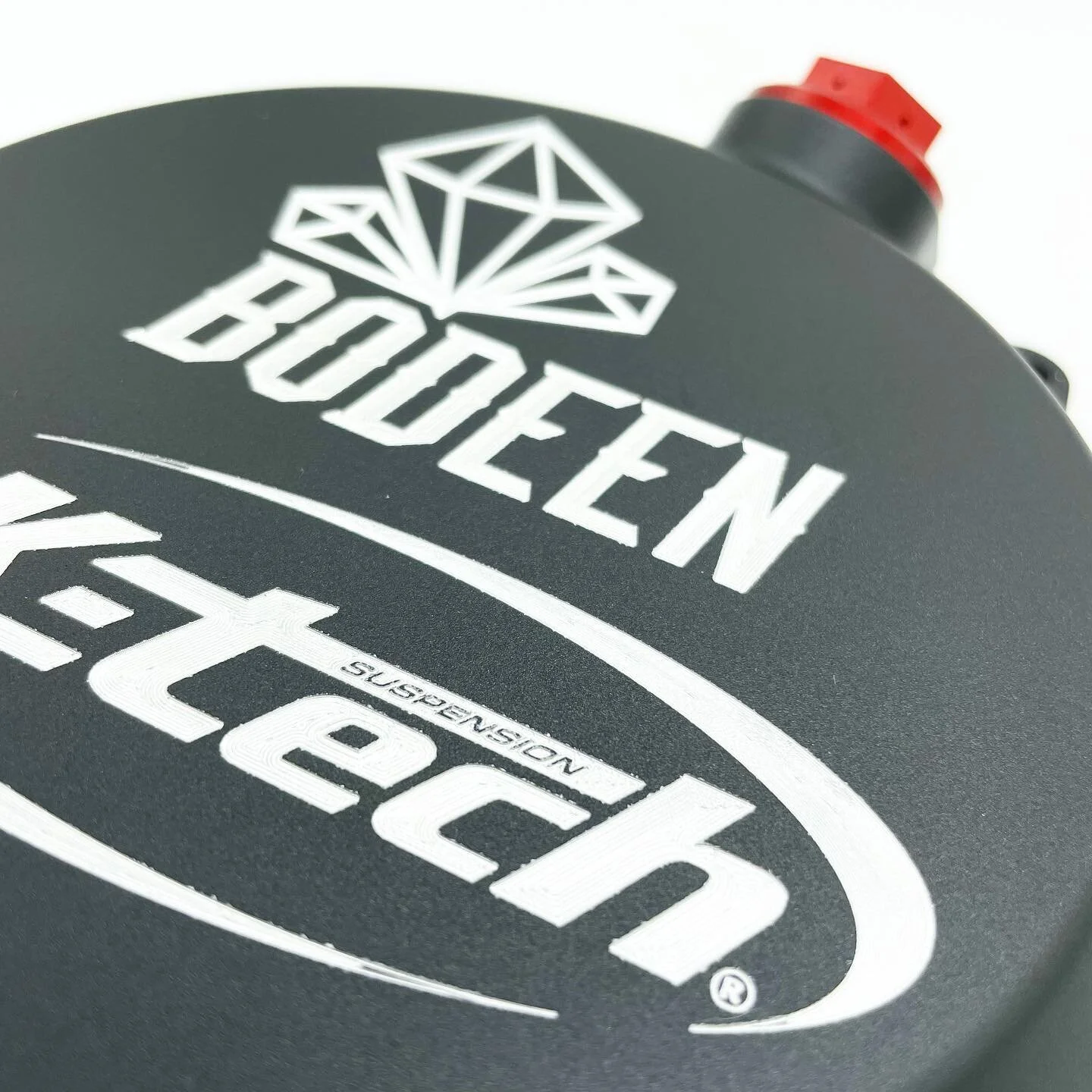 Our revised KTM 250sxf clutch cover is now available! This shallower design helps reduce engine noise and aids rear brake application #ktech #ktechsuspension #ktm #250sxf #custom #clutchcover #cncmachined #billet #aluminium #6061T6 #hardanodised #eng