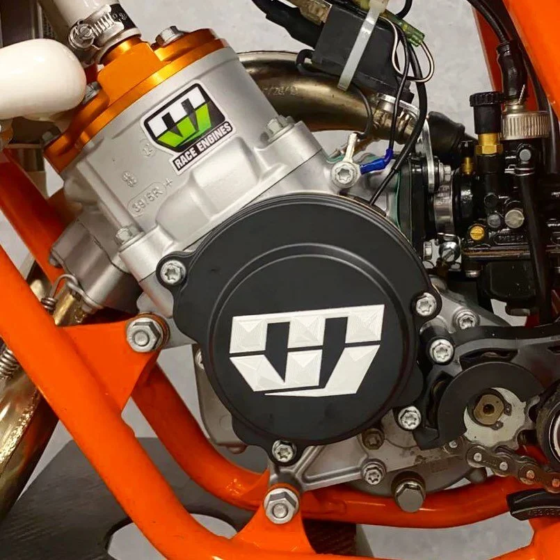 Little pocket rocket 🚀 from @mjw_specialists #ktm #auto #50sx #custom #clutchcover #cncmachined #billet #aluminium #6061T6 #hardanodised #engraving #motocross #mx #dirtbikelife #offroader #braaapbraaap #homeofcustom #bodeenmoto