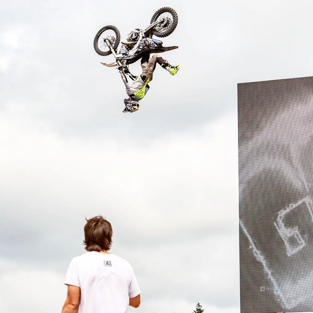 Dan Whitby and the @bolddogfmx crew putting our covers through their paces at the @fosgoodwood 😅 #freestyle #motocross #fmx #backflip #custom #clutchcover #cncmachined #billet #aluminium #6061T6 #hardanodised #engraving #motocross #mx #dirtbikelife 