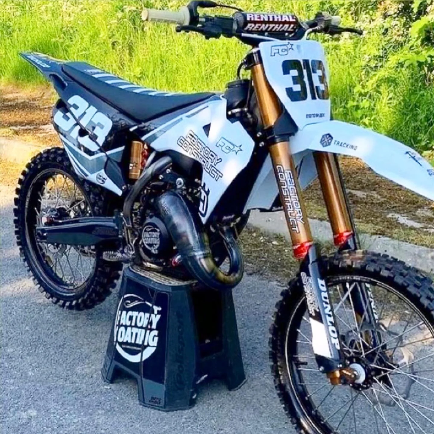 One of our favourite covers ☝🏽@factorycoating #fullfactory #factorycoating #husqvarna #tc150 #custom #clutchcover #cncmachined #billet #aluminium #6061T6 #hardanodised #engraving #motocross #mx #dirtbikelife #offroader #braaapbraaap #homeofcustom #b