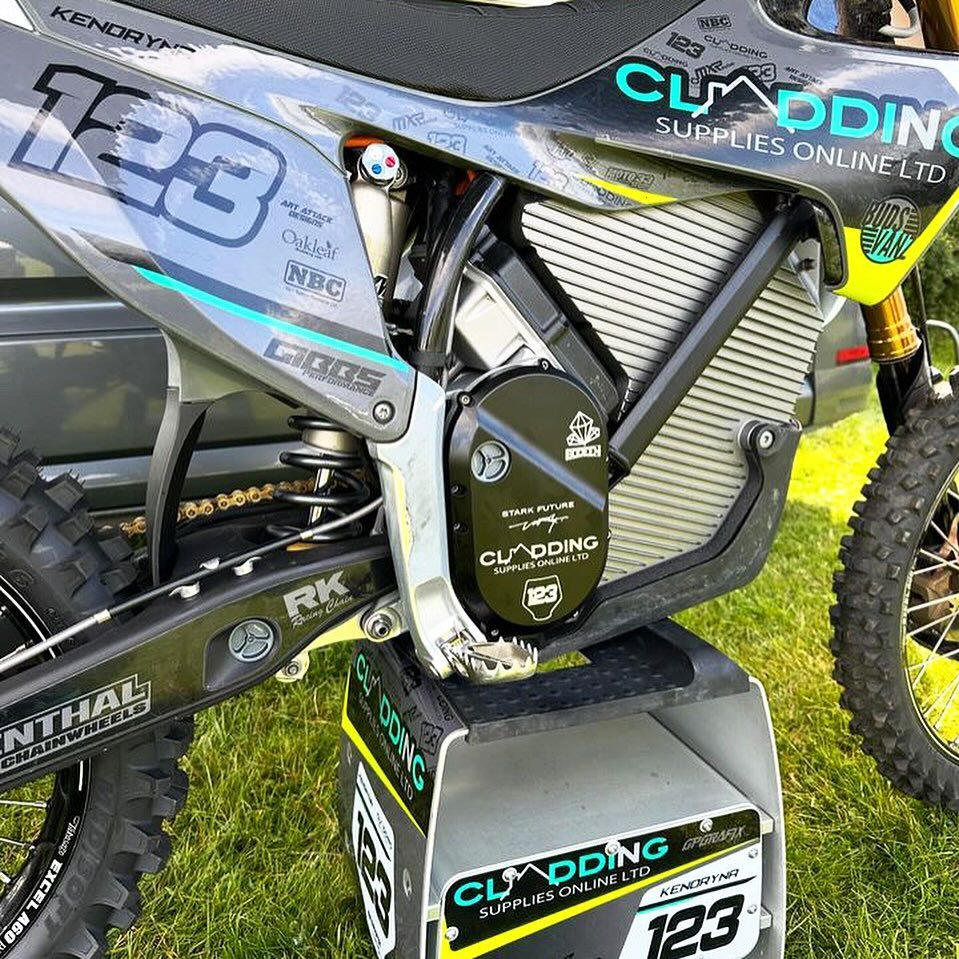 The perfect way to enhance the look of your Stark Varg motor! Check out our fully customisable motor covers on our website 🔥 www.bodeenmoto.com #stark #varg #motorcover #custom #cncmachined #billet #aluminium #6061T6 #hardanodised #engraving #motocr