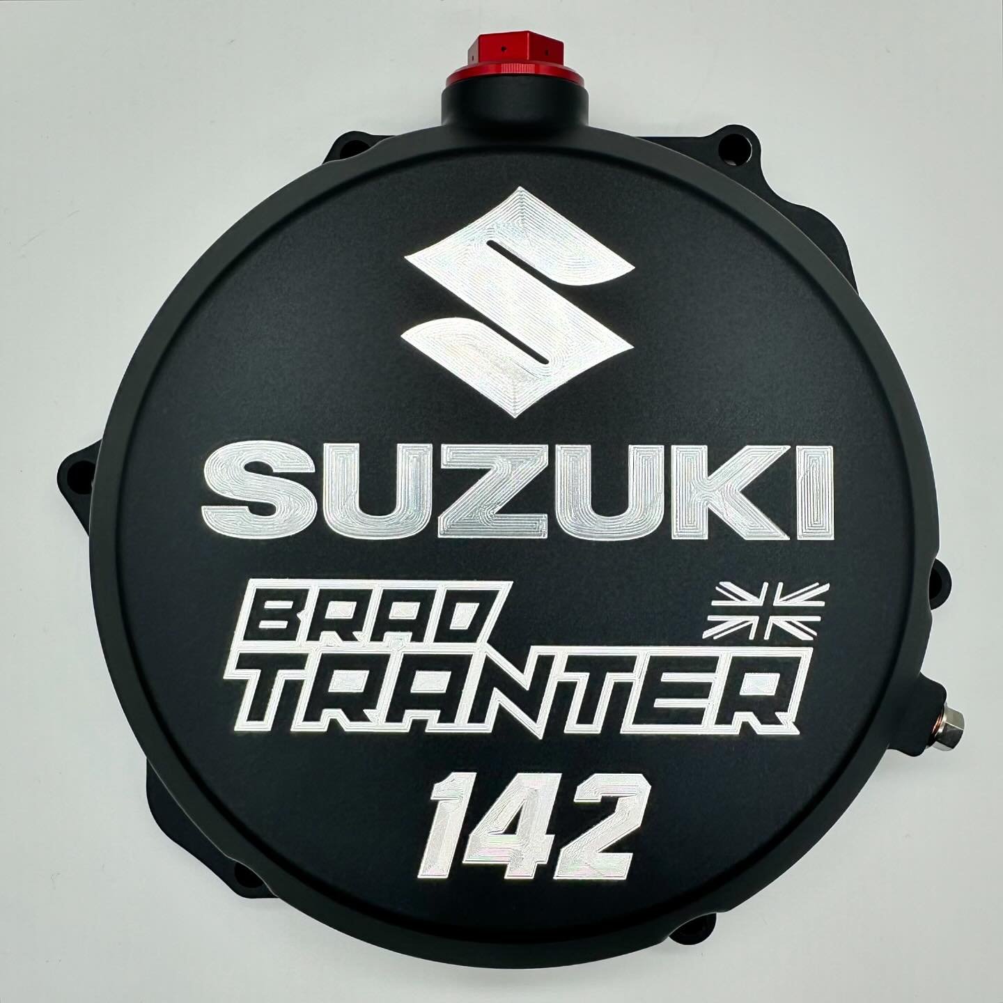 BRAD TRANTER 🇬🇧 #142 #suzuki #rmz450 ##custom #clutchcover #cncmachined #billet #aluminium #6061T6 #hardanodised #engraving #motocross #mx #dirtbikelife #offroader #braaapbraaap #homeofcustom #bodeenmoto
