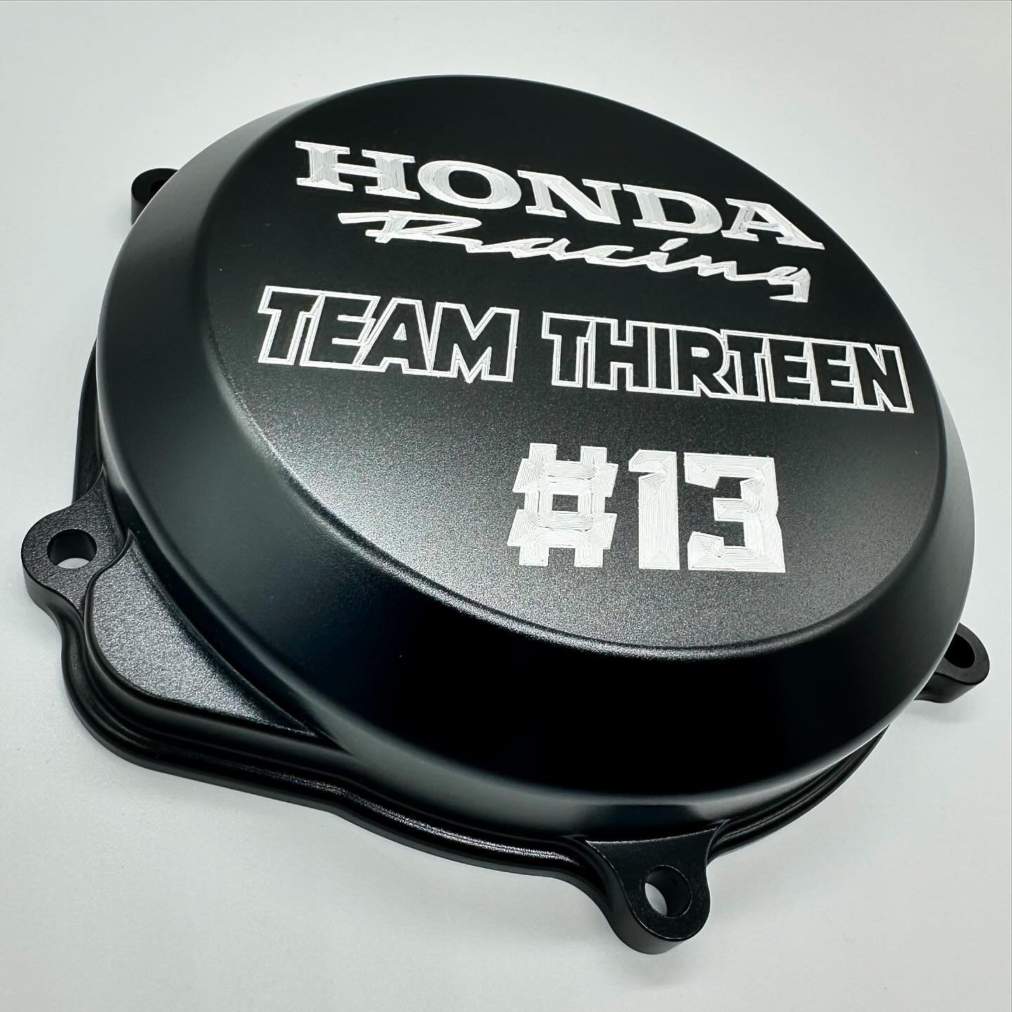TEAM THIRTEEN 🧨 #13 #hondaracing #honda #crf250r #custom #clutchcover #cncmachined #billet #aluminium #6061T6 #hardanodised #engraving #motocross #mx #dirtbikelife #offroader #braaapbraaap #homeofcustom #bodeenmoto