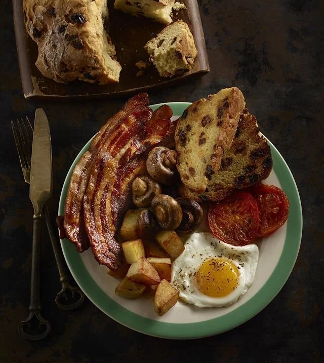 Full Irish Breakfast. At home.
Happy St. Patrick&rsquo;s Day.🍀 📸 @cofl_44 @hormelfoods #fullirishbreakfast #stpatricksday #bacon #irishsodabread #toasttuesday #foodphotographyandstyling #buzzfeedfood #forkyeah #huffposttaste #eater #tastingtable #b