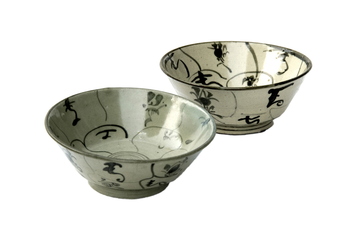 Trade_Secrets_Home_Antique_Bowls_With_Concentric_Spiral_Motifs_02.jpg