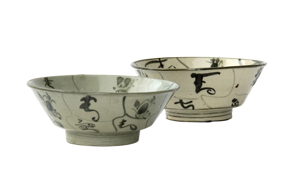 Trade_Secrets_Home_Antique_Bowls_With_Concentric_Spiral_Motifs_01.jpg