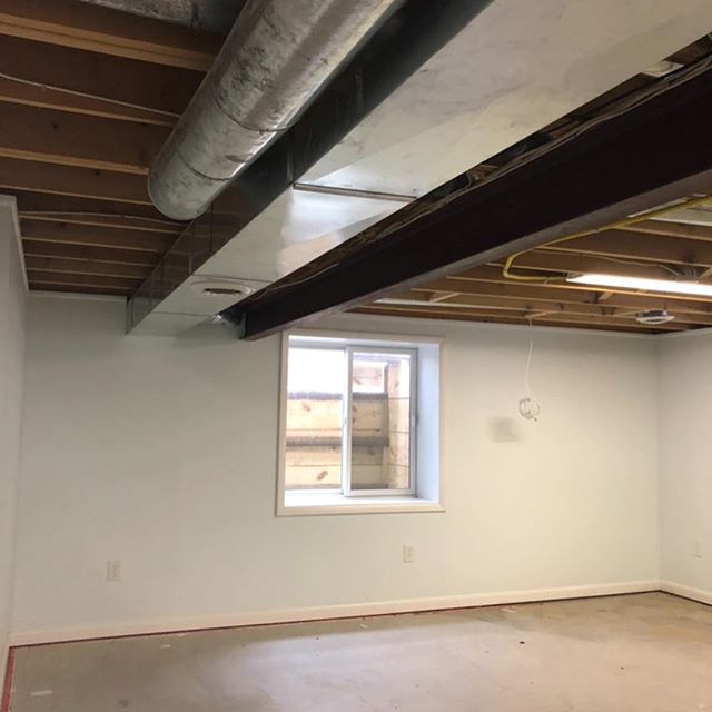 Ceilings, walls, trim for a very clean look#paintersofinstagram #homeimprovement #homedecor #blackceilings#sherwinwilliams #gracosprayer