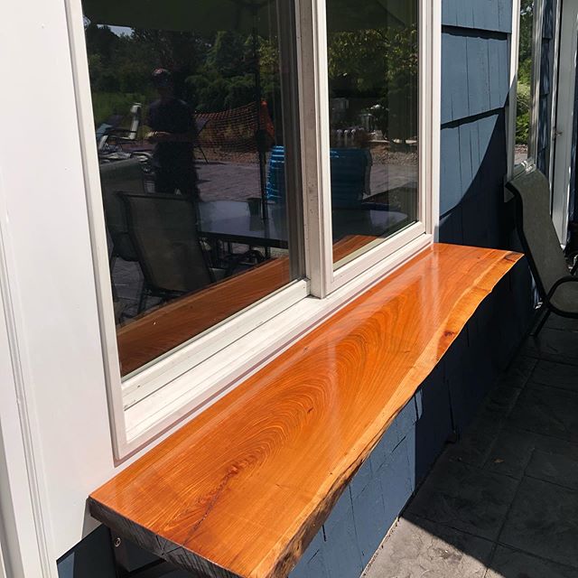 A beautiful piece of wood complete this window side bar #bartop#natural#woodgrain#homedecor #design #thelittlethings#happyhour#cheers