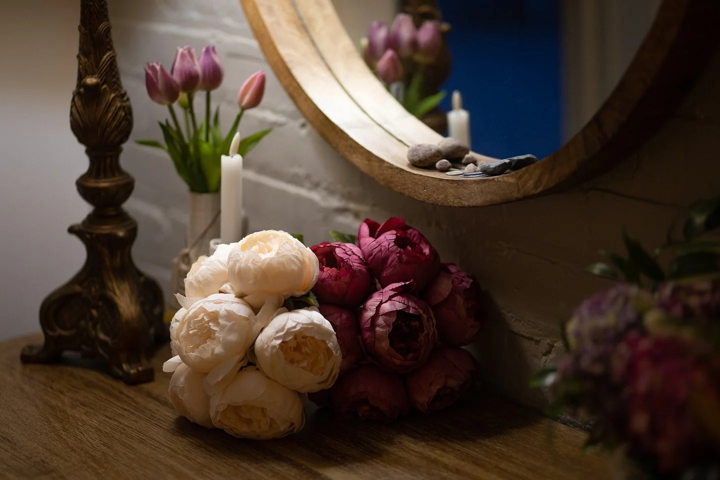 The world needs beauty and it needs art, even a simple still life can brighten the spirit.

i've been absent here for much too long other than sharing stories from time to time that highlight moments in my life and atrocities and heartbreak in the wi