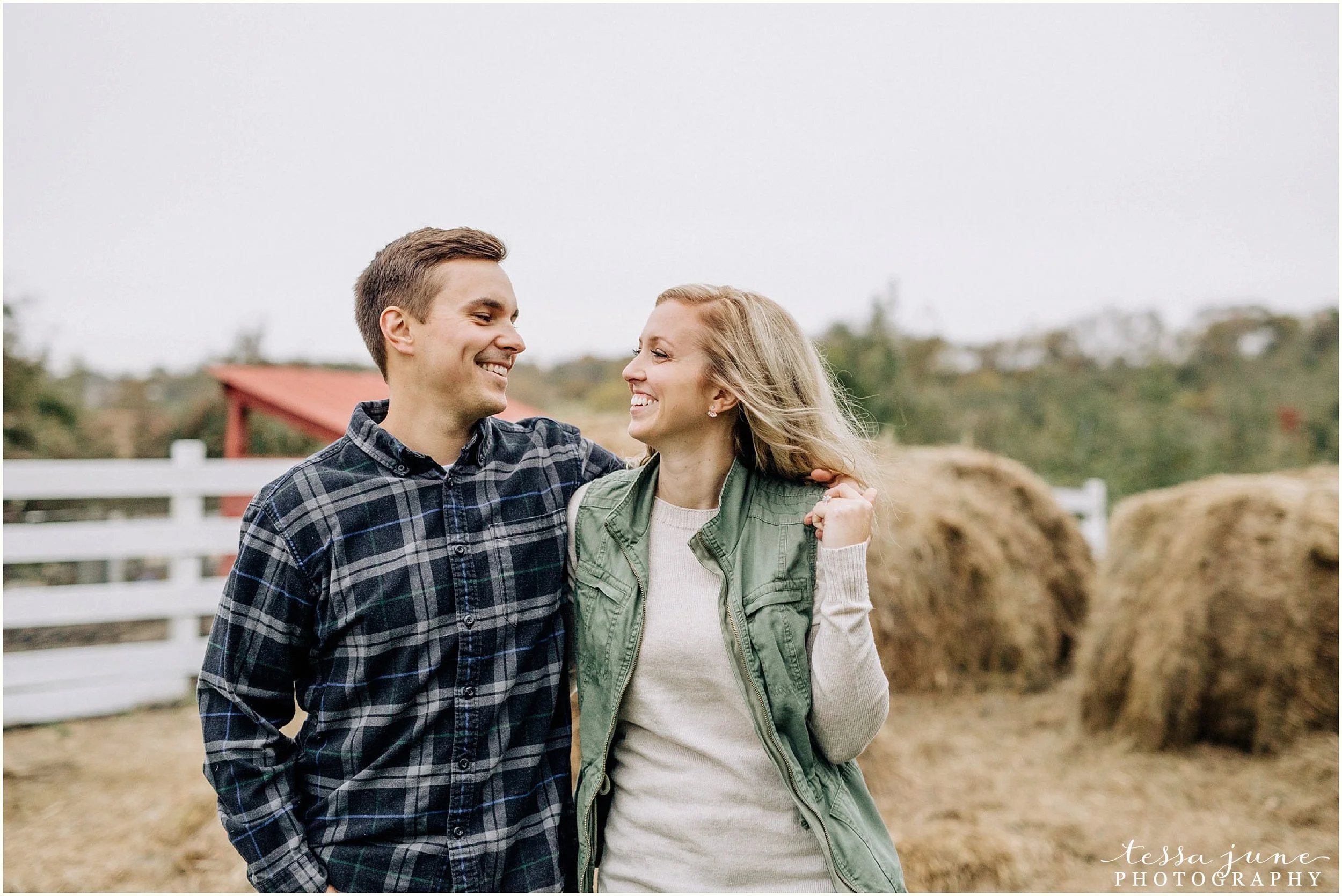 deer-lake-orchard-buffalo-minnesota-fall-engagement-st-cloud-photographer-27.jpg
