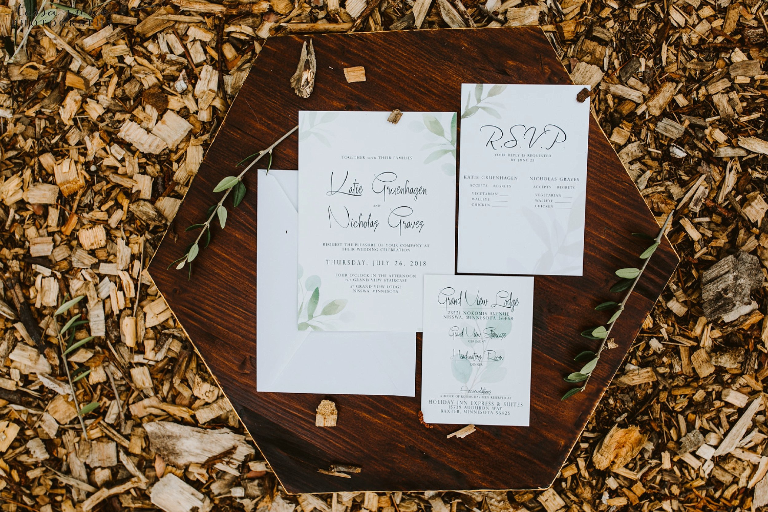 grandview-lodge-wedding-nisswa-minnesota-forest-stationary