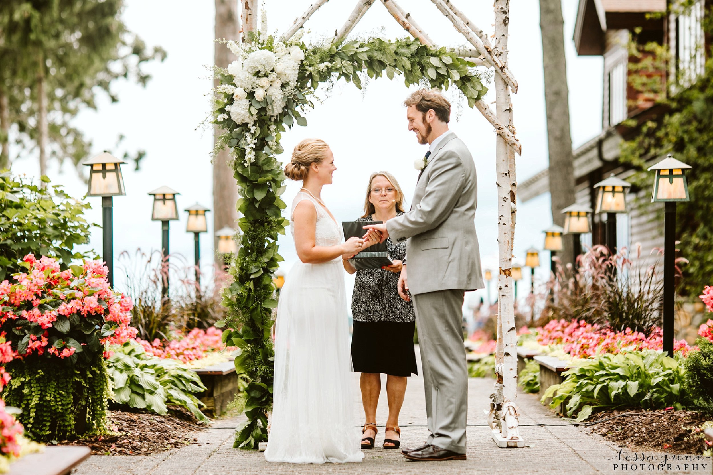 grandview-lodge-intimate-wedding-nisswa-minnesota_0057.jpg