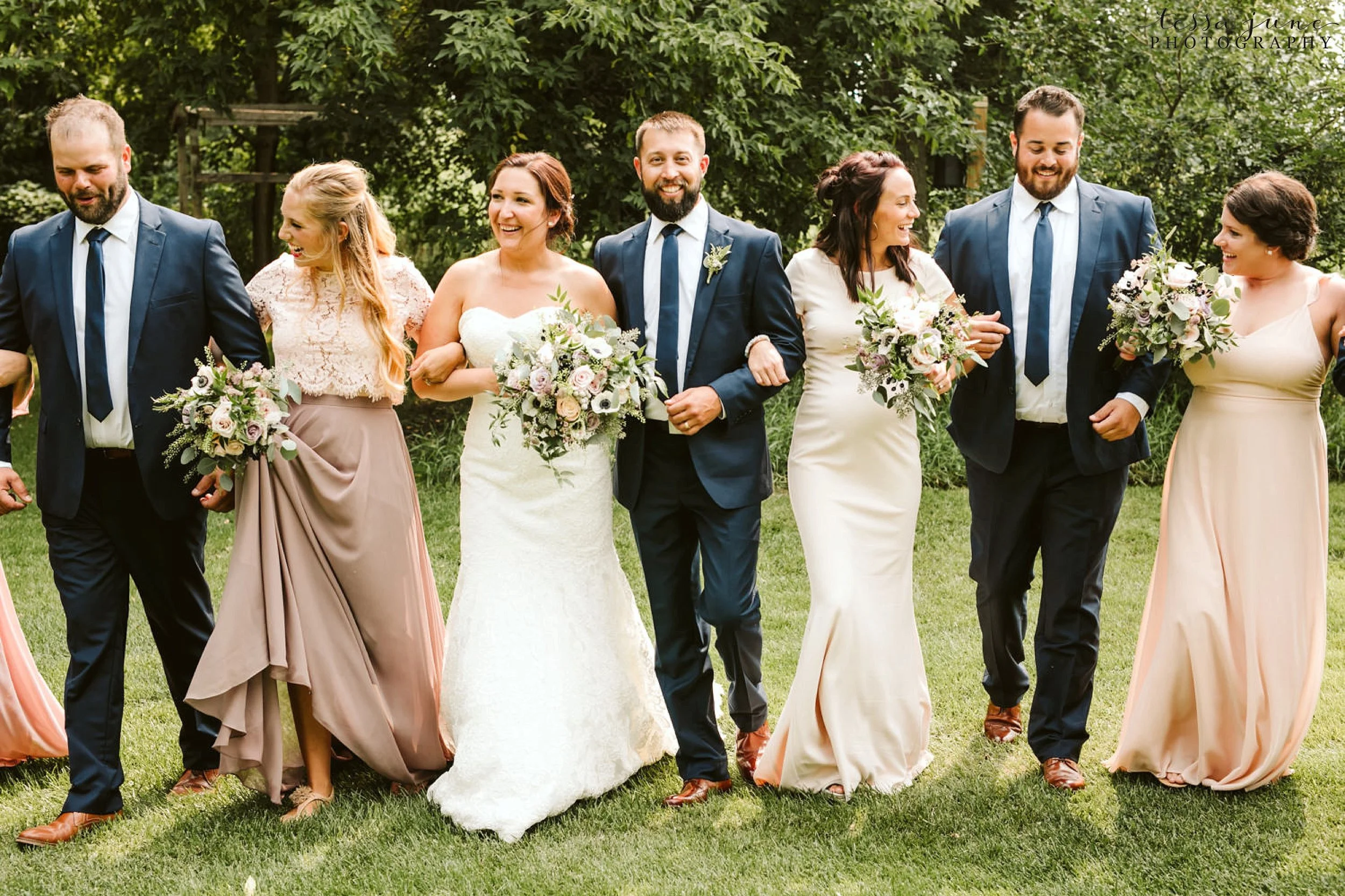 gathered-oaks-barn-wedding-alexandria-minnesota-4.jpg