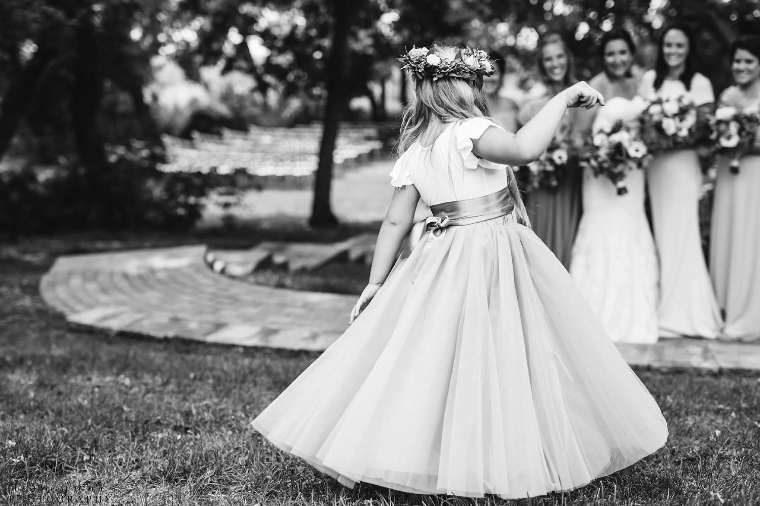 gathered-oaks-barn-wedding-alexandria-minnesota-13.jpg