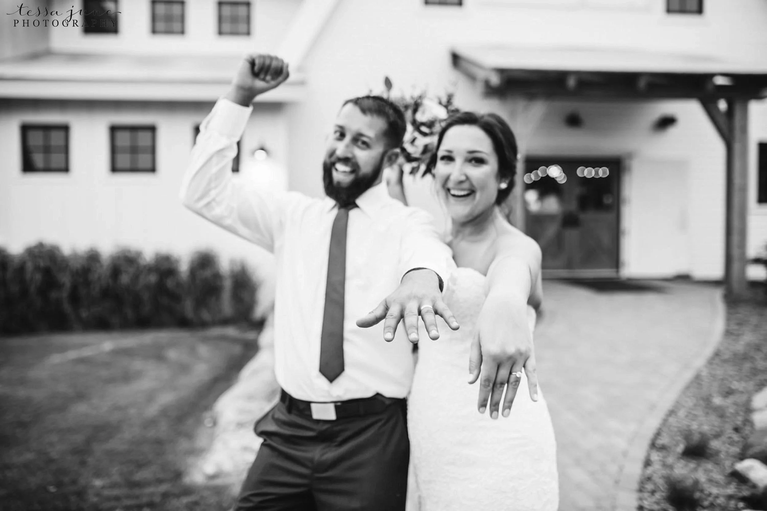 gathered-oaks-barn-wedding-alexandria-minnesota-58.jpg