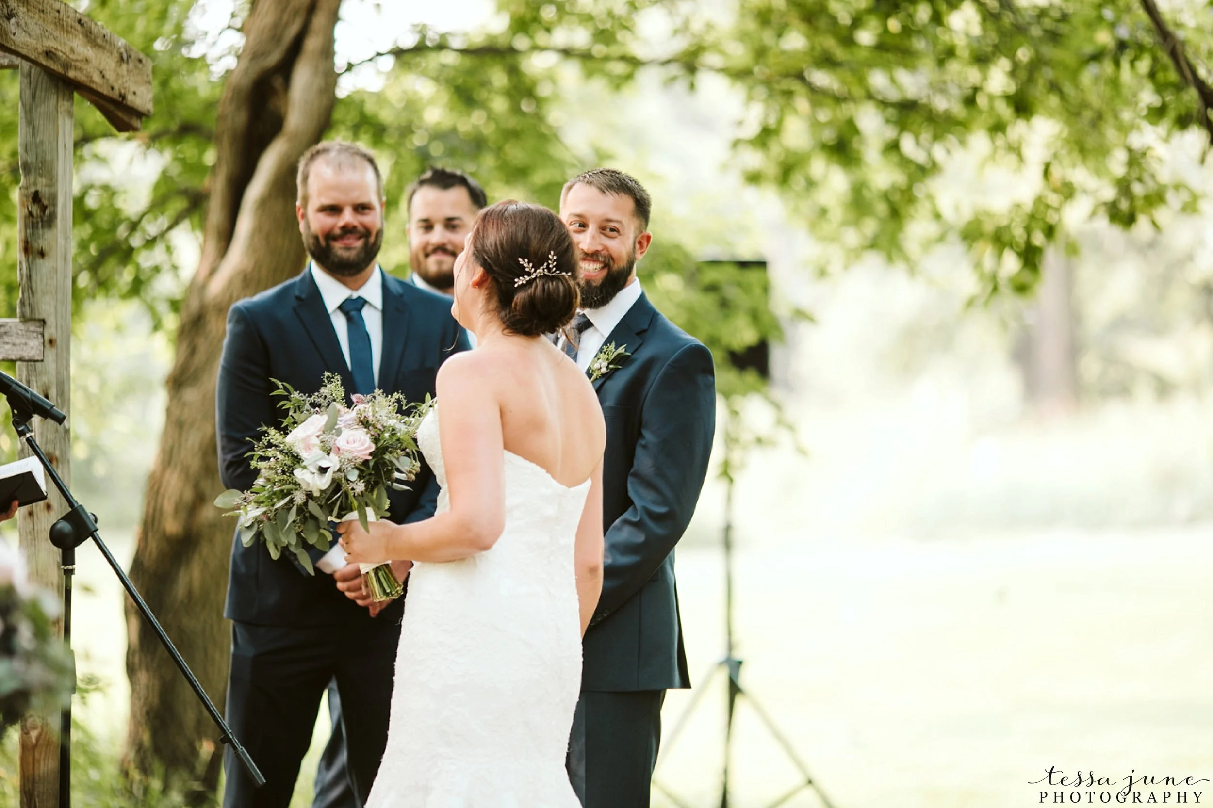 gathered-oaks-barn-wedding-alexandria-minnesota-67.jpg