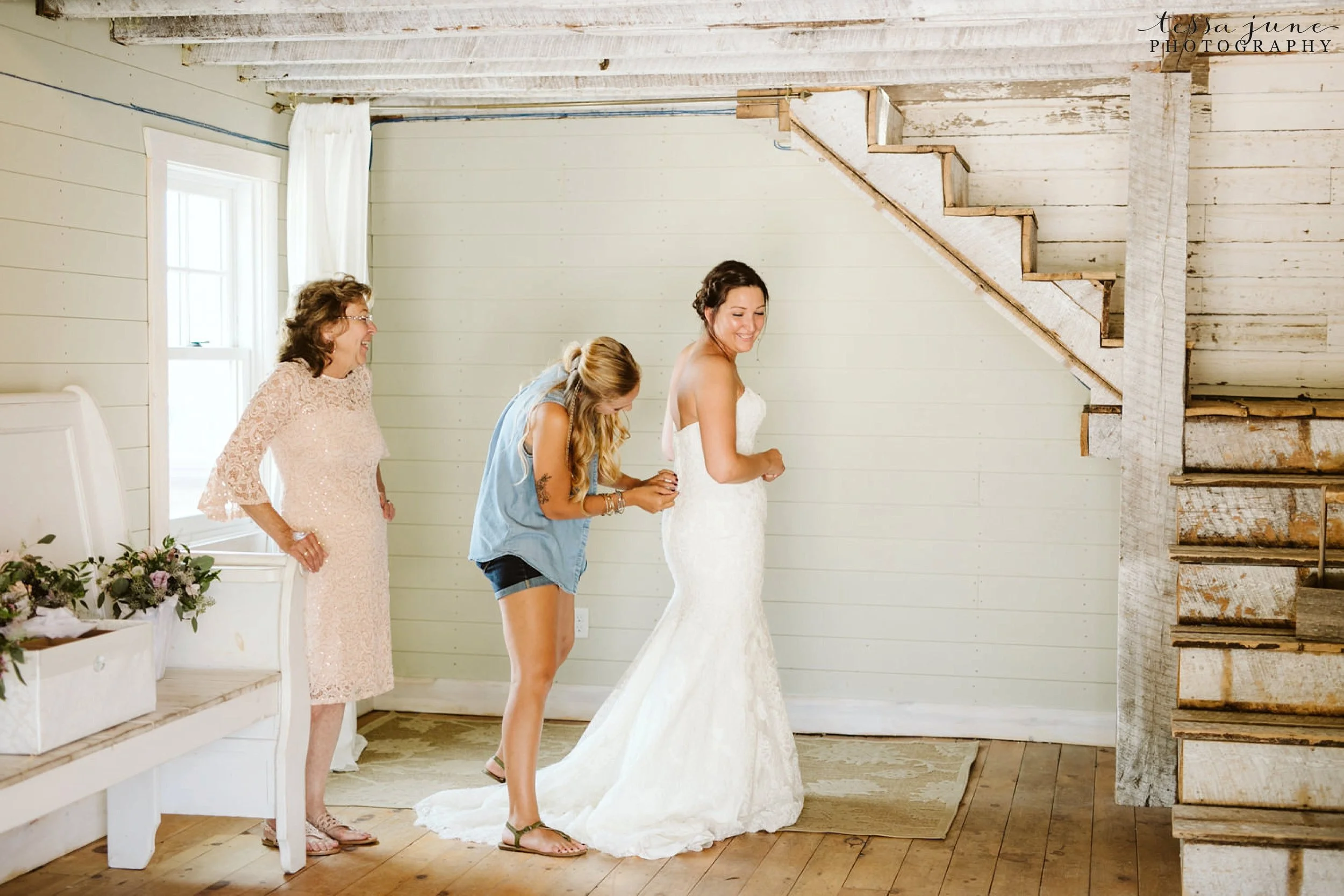 gathered-oaks-barn-wedding-alexandria-minnesota-106.jpg