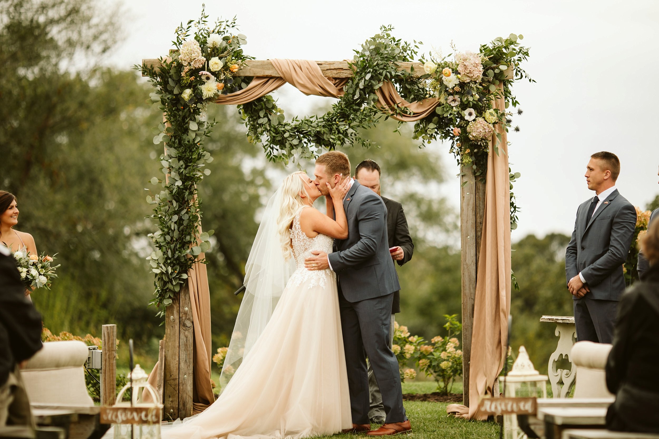 john-p-furber-farm-wedding-in-september-blush-and-coral-flowers-131.jpg