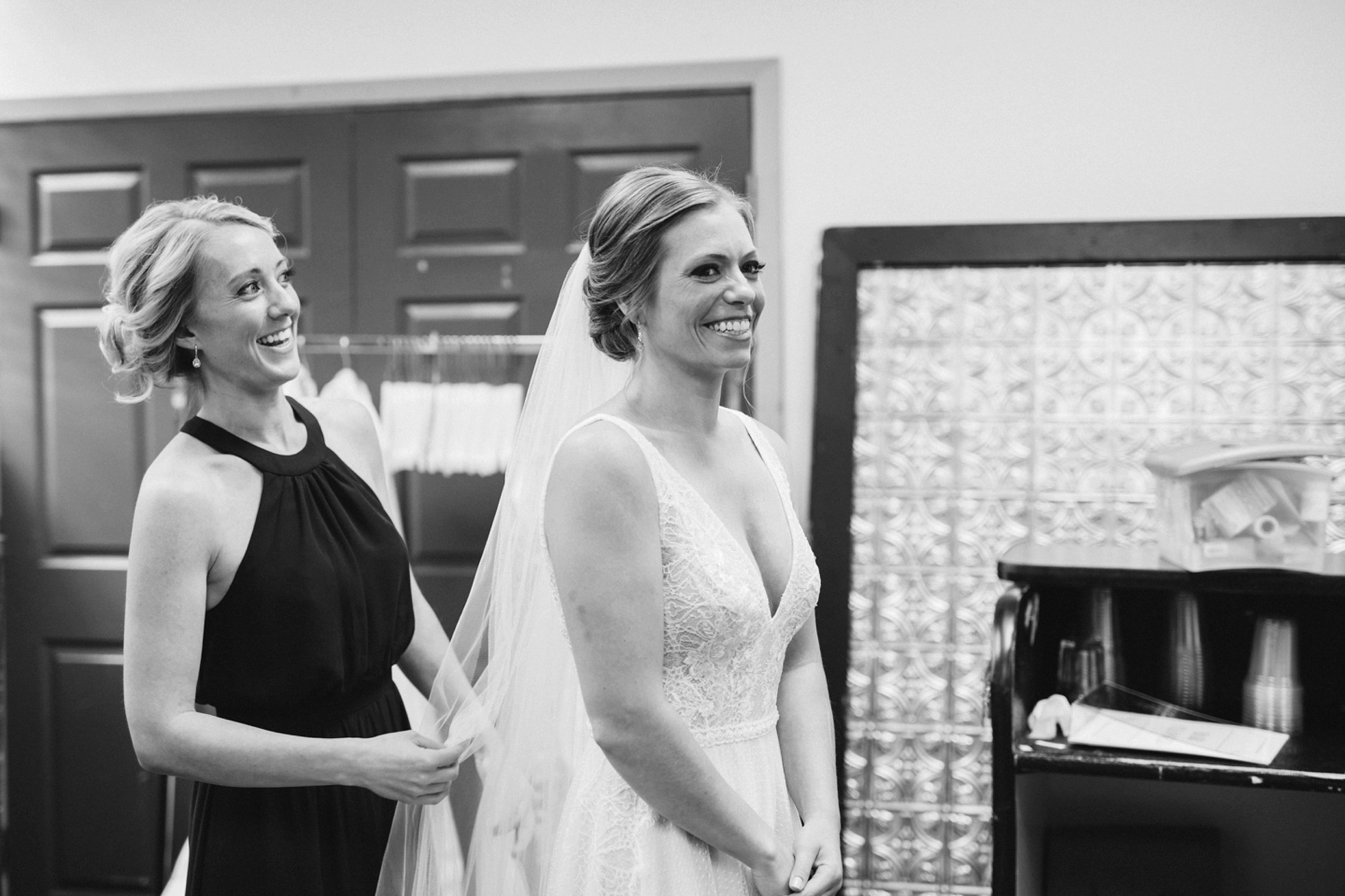 Nicollet-Island-Pavilion-Minneapolis-September-Coral-Navy-Wedding-29.jpg