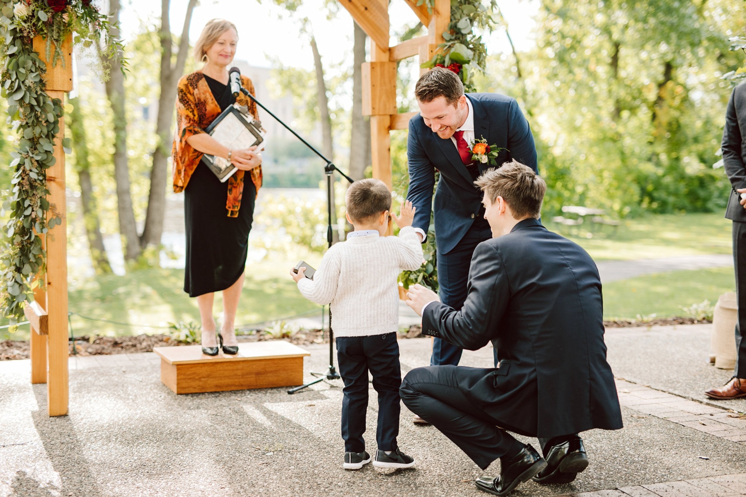 Nicollet-Island-Pavilion-Minneapolis-September-Coral-Navy-Wedding-98.jpg