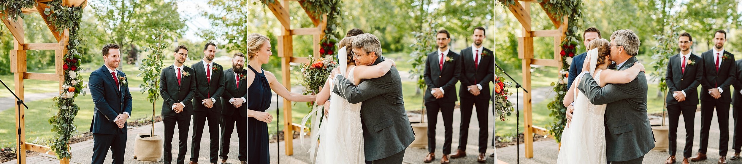 Nicollet-Island-Pavilion-Minneapolis-September-Coral-Navy-Wedding-100.jpg