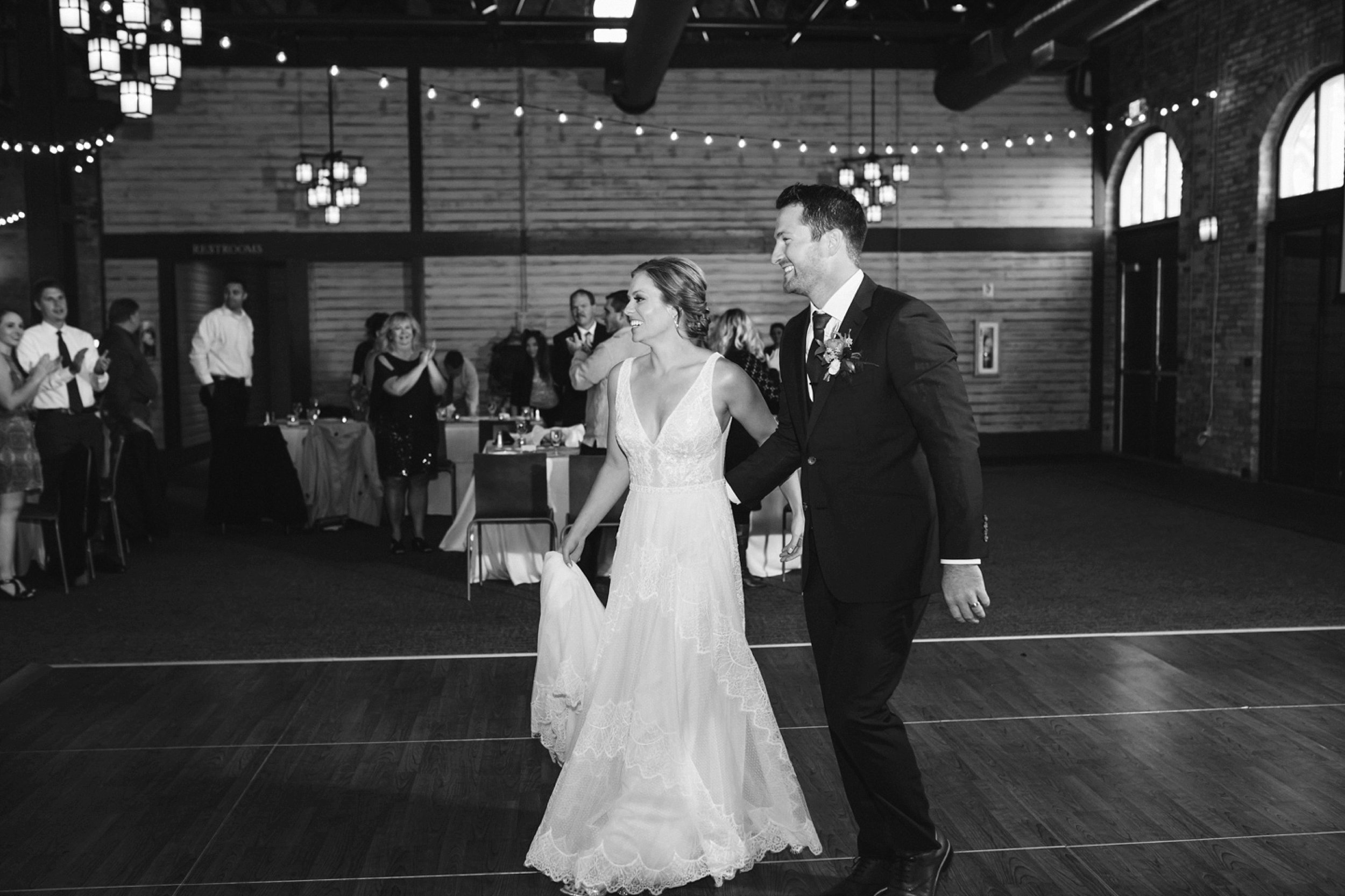 Nicollet-Island-Pavilion-Minneapolis-September-Coral-Navy-Wedding-137.jpg