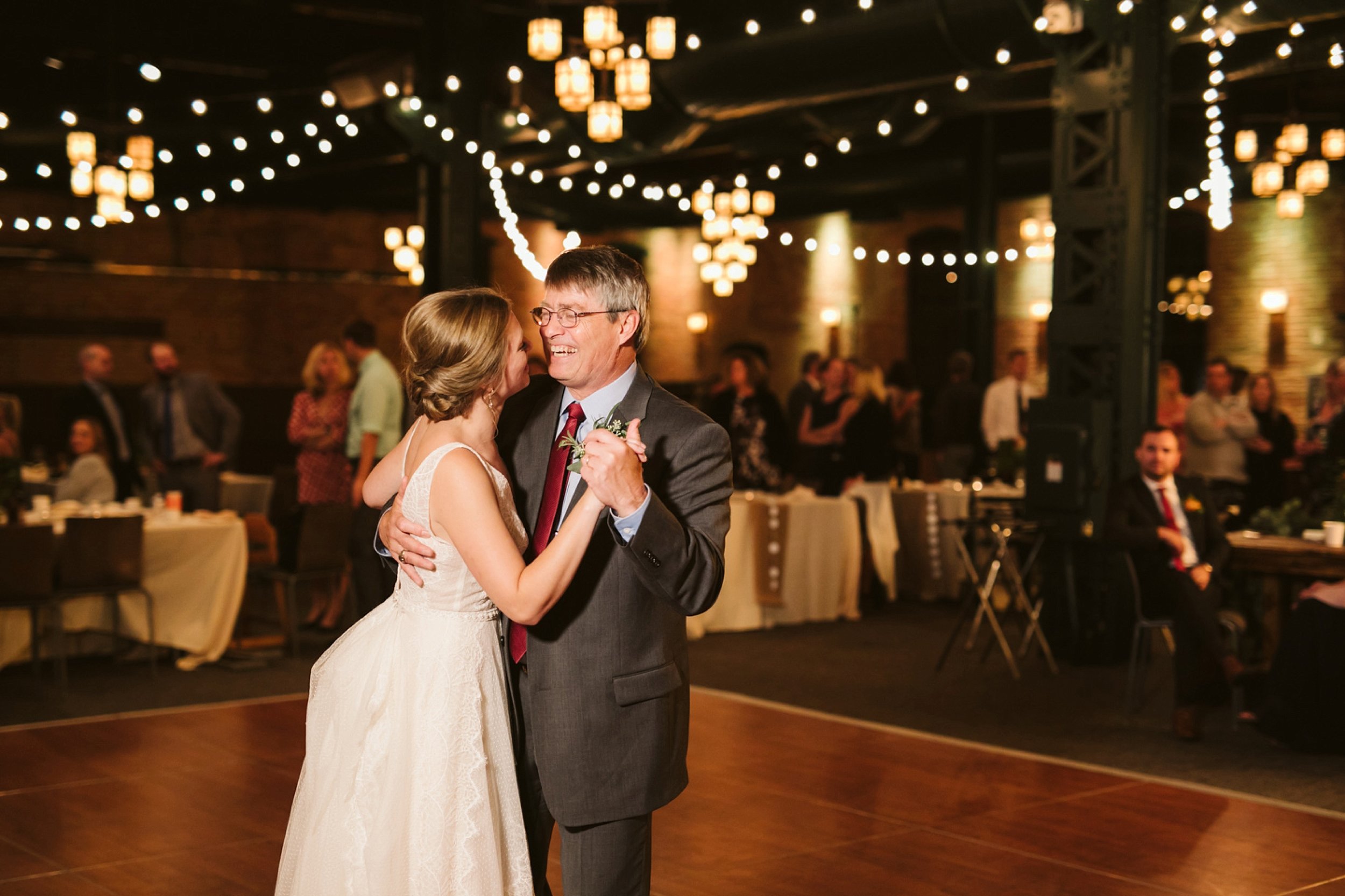 Nicollet-Island-Pavilion-Minneapolis-September-Coral-Navy-Wedding-174.jpg