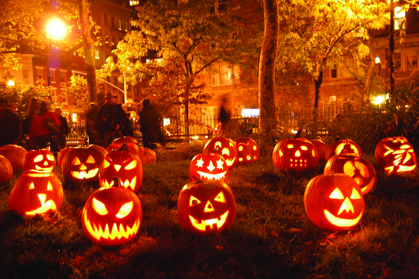 FUNDAY FRIDAY TODAY! Starts after 5:30pm class. Pumpkin carving, food, drinks, games. Be here !