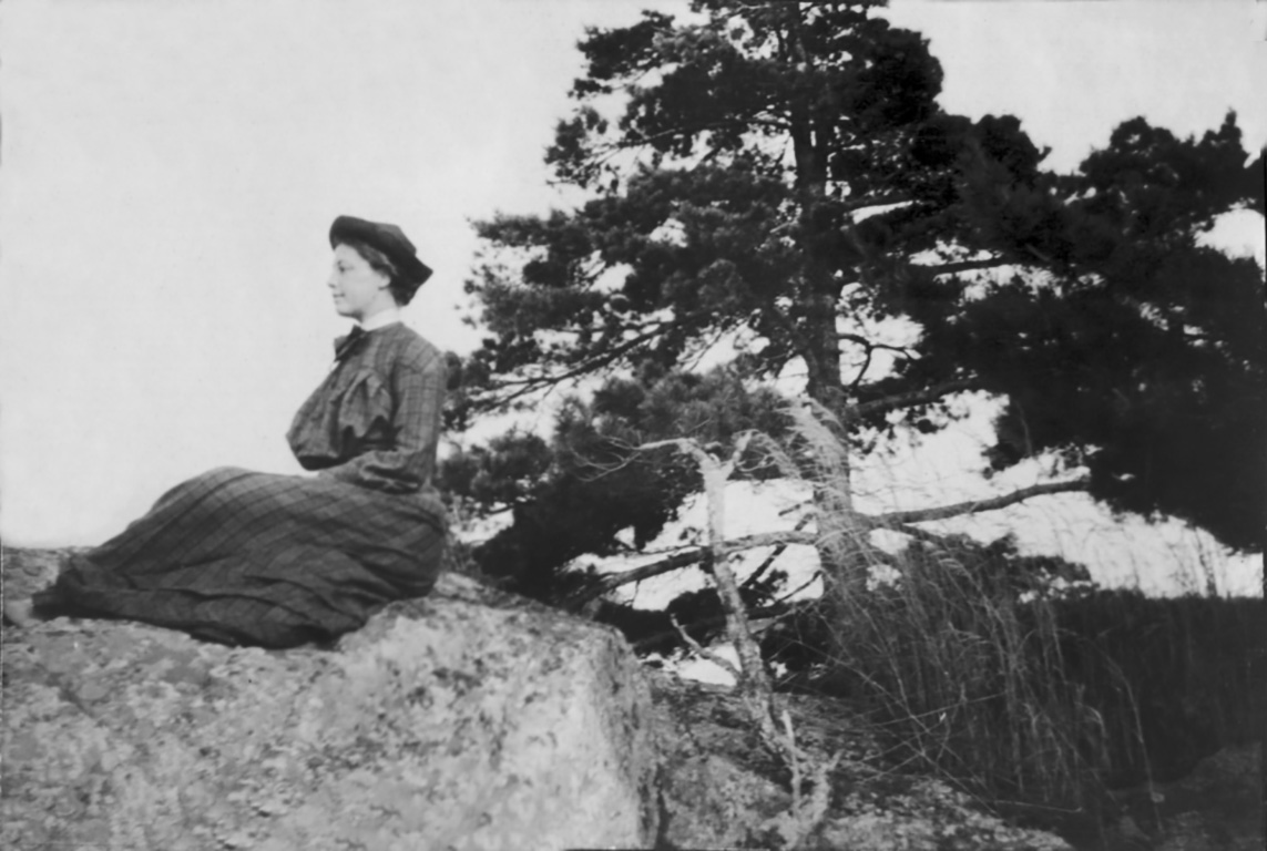 May Bragdon took naturally to Georgian Bay, later buying an island in the area in 1905. She named it Mandalay, after a poem by Rudyard Kipling about a young woman waiting for a soldier’s return.
