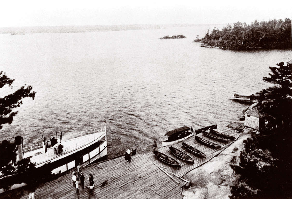 Once hotel guests had settled in, they were invited to explore local channels and islands in one of the Ojibway’s comfortable launches (left), featuring custioned seats and elegant awnings which protected fair complexions from the sun. More adventurous guests could ply the waters on their own, enjoying the majestic scenery of Georgian Bay from the less-shaded and not-quite-so-comfortable seats of one of the hotel’s rowboats (top). 
