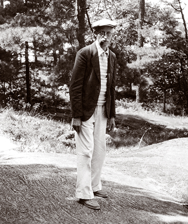 Hamilton C. Davis, the founder of the Ojibway Hotel, was an unmistakable figure in Pointe au Baril summer life. He was, says cottager Tom Symons, “a gentleman in his comportment, his values, his way of treating people. That became the hallmark of the Ojibway.”