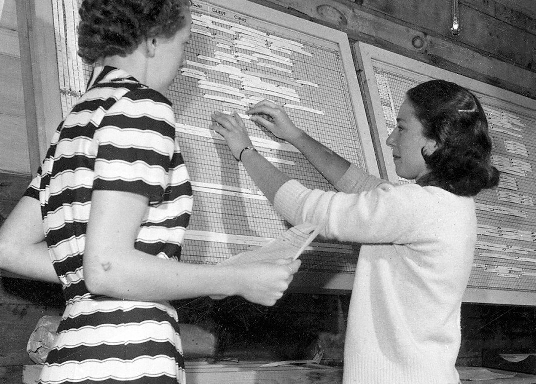  In the 1950s, the dedicated young manager, Sondra MacLennan, kept careful track of guests’ arrivals and departures on the reservation board. 