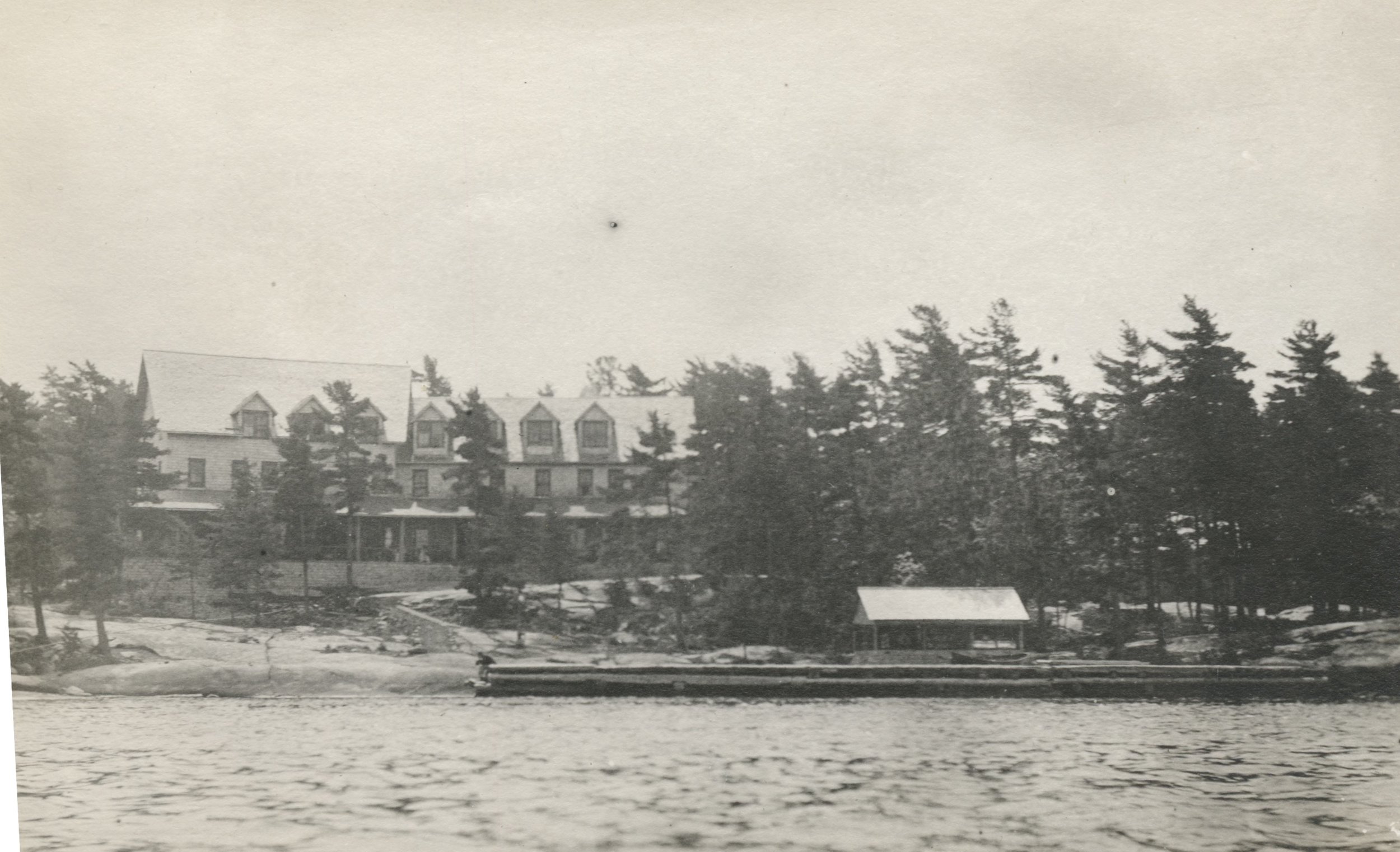 1910 circa Ojibway Hotel.jpeg